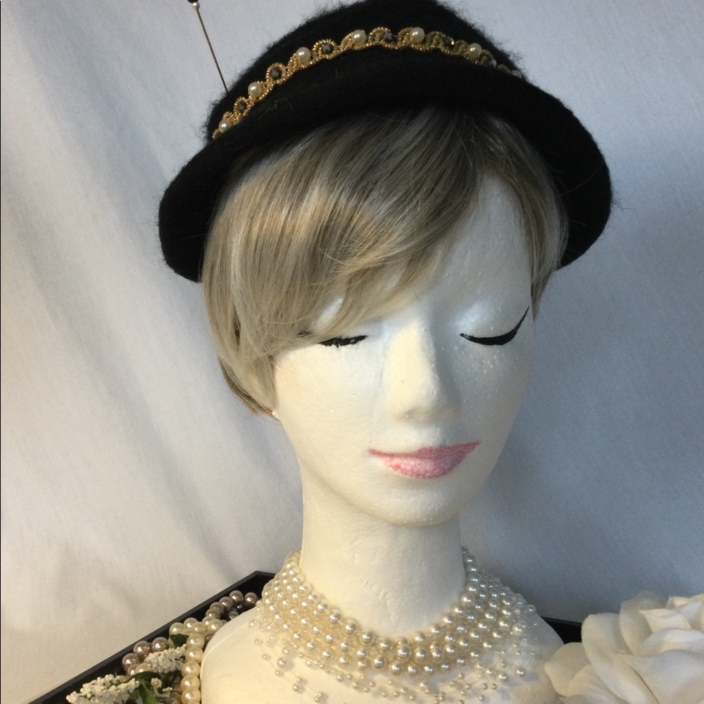 GOING-GOING-GONE!,!! Short Brim Derby Gold Adjustable(?) w/ Pin